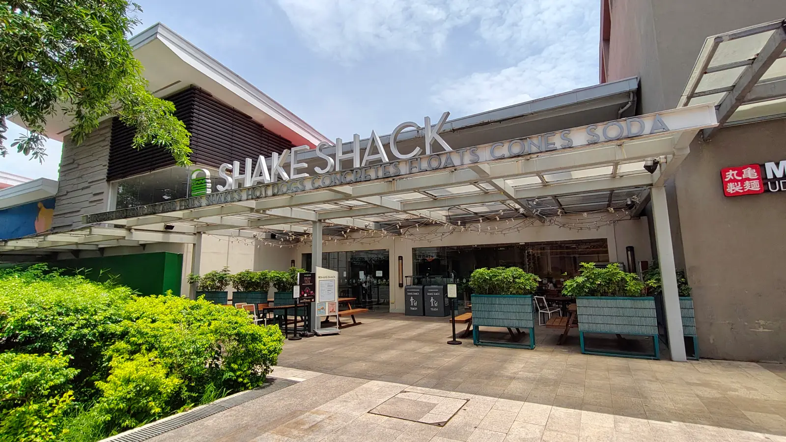 SHAKE SHACK in Alabang Town Center